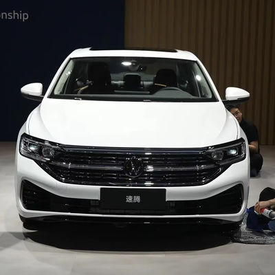 VW Sagitar 300TSI DSG Excellence Edition Бензиновый компактный автомобиль с 5 местами