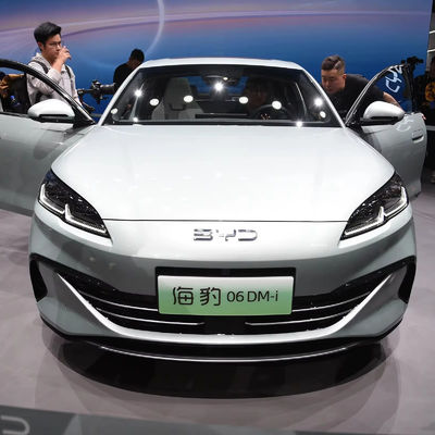 BYD Seal 06 DMI Гибридный седан среднего размера с многофункциональным рулем