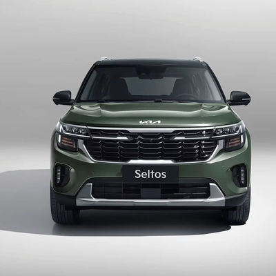 Доступный 2023 Kia Seltos с многосвязной задней подвеской и электрическим парковочным тормозом
