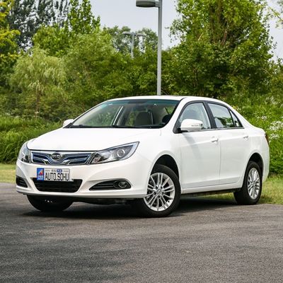 Электромобиль внедорожник подержанный автомобиль BYD E5 серии 480KM колесная база 2660 Максимальная скорость 130 км/ч